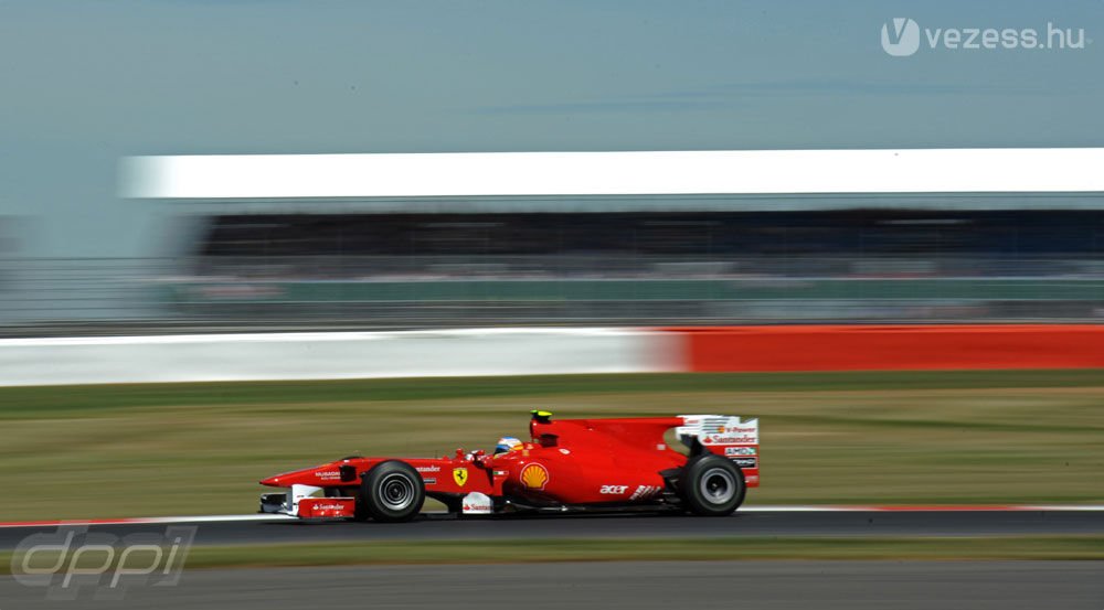 F1: Vettel az élen Silverstone-ban 16