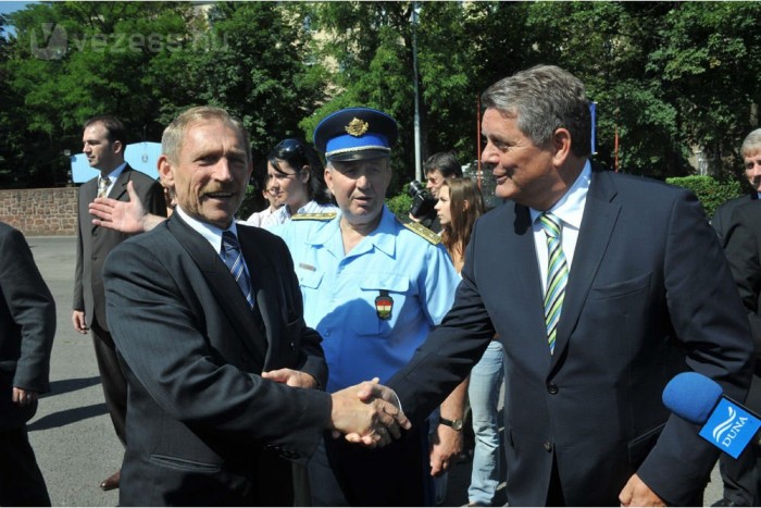 Autók 3 milliárdért a rendőrségnek 6 | Vezess Autók 3 milliárdért a rendőrségnek 6