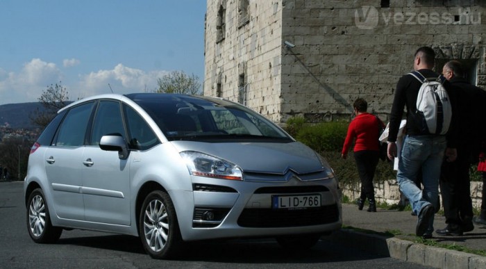 1400-as fordulaton megjön a 240 Nm-es maximális nyomaték