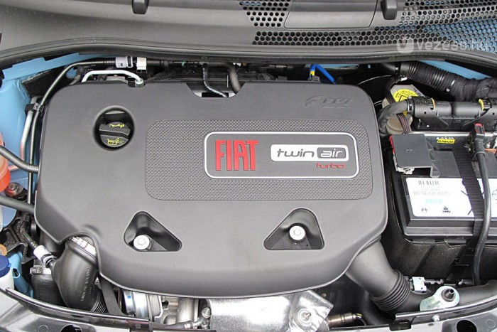 Kisebb, könnyebb a kéthengeres a hasonló teljesítményű hagyományos motornál