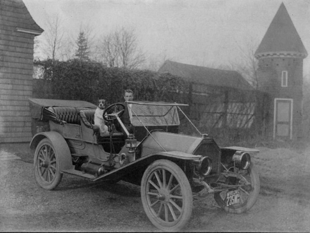 Egy ilyen autóval sorompónak - vagy bárminek - hajtani, messze nem életbiztosítás