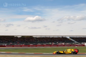 Nagy bukást úszott meg Kubica