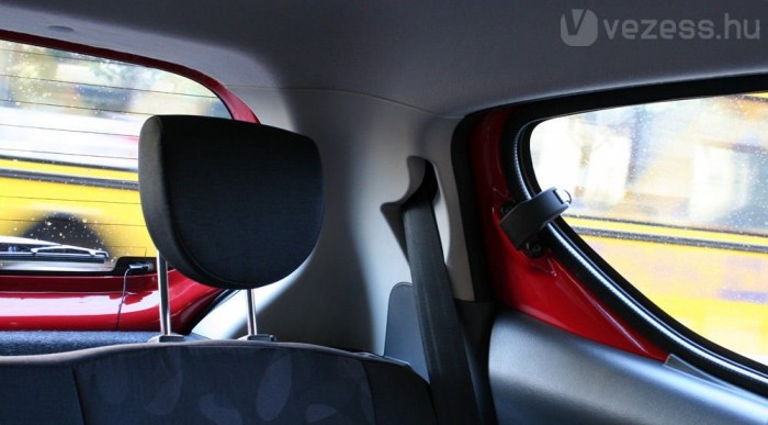 Nagyon sokat kitakar a hátsó oszlop és az ajtó