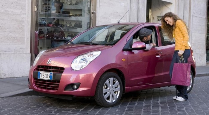 Takaros menyecske, hercig fiatalember. További gyári képek a galériában