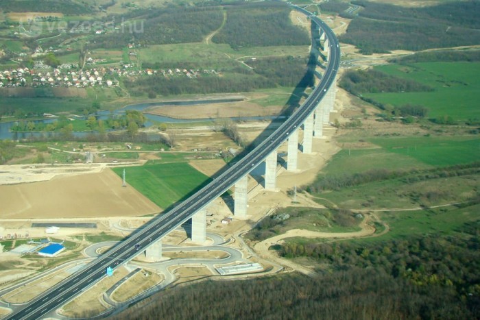 Furcsa baleset az M7-esen