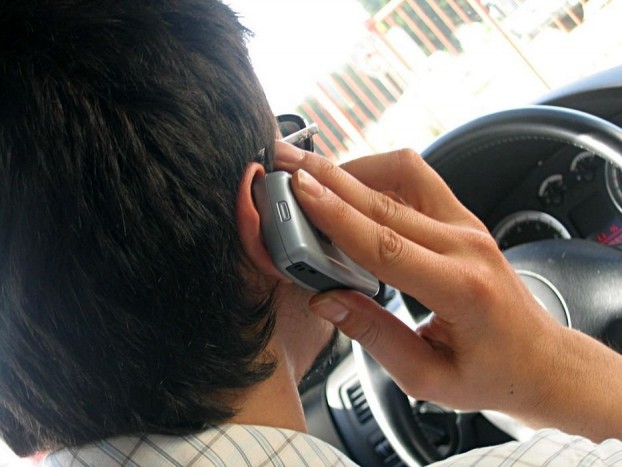 Itt nincs törött csukló, mégiscsak egy kéz jut a karok, kapcsolók működtetésére