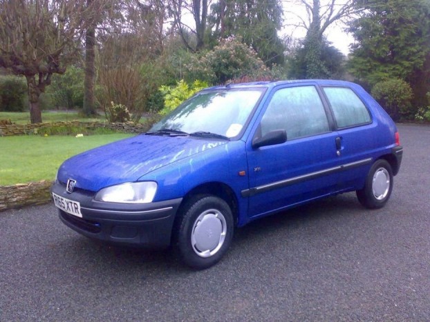 Peugeot 106 - kicsi, igénytelen, enni alig kér