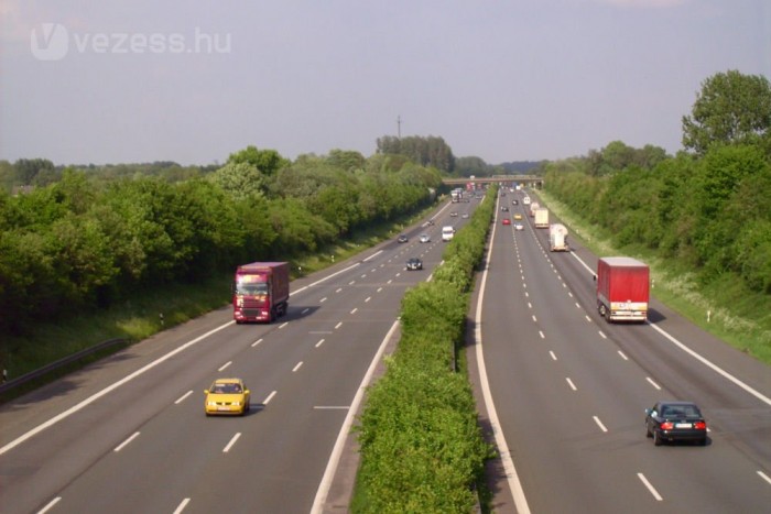 Áramforrássá válhatnak az autópályák 5 | Vezess Jelenleg háromszor annyiba kerül, mint a hagyományos út