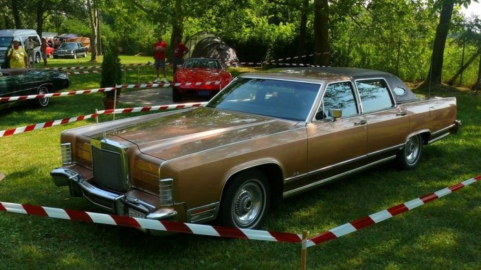 Lincoln, piros-fehér csíkkal