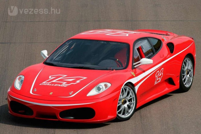 Itt az új verseny-Ferrari 5 | Vezess Az F430 Challenge modellt váltja