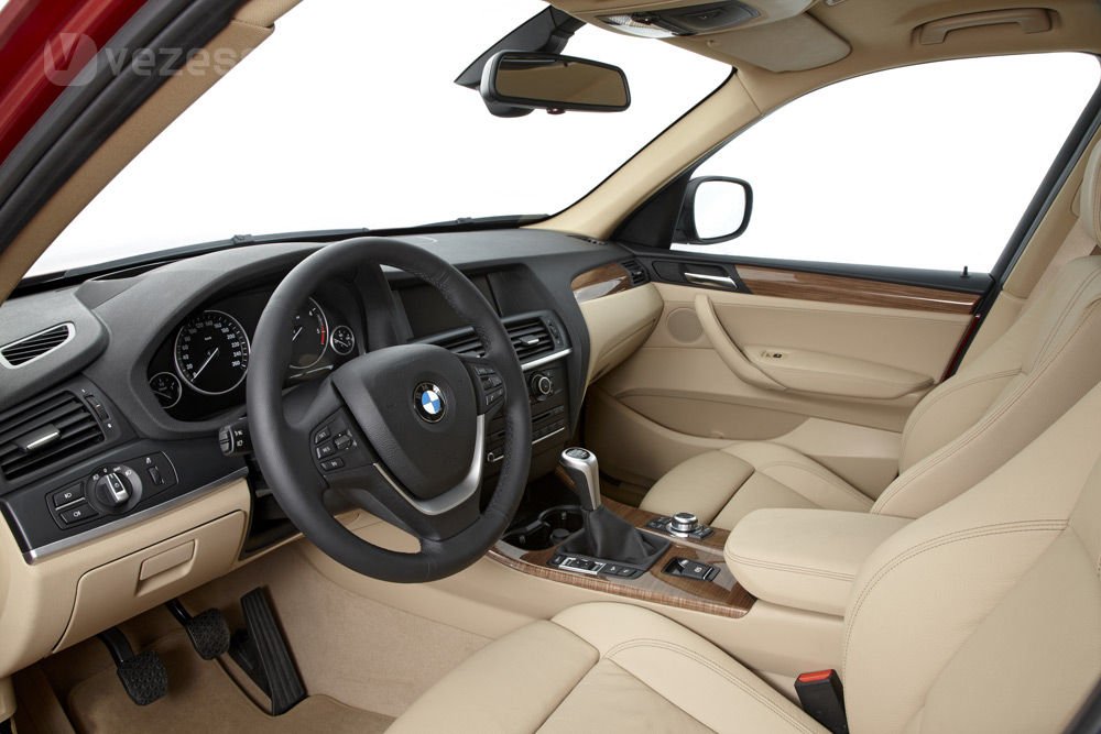 Megérkezett az új BMW X3 4