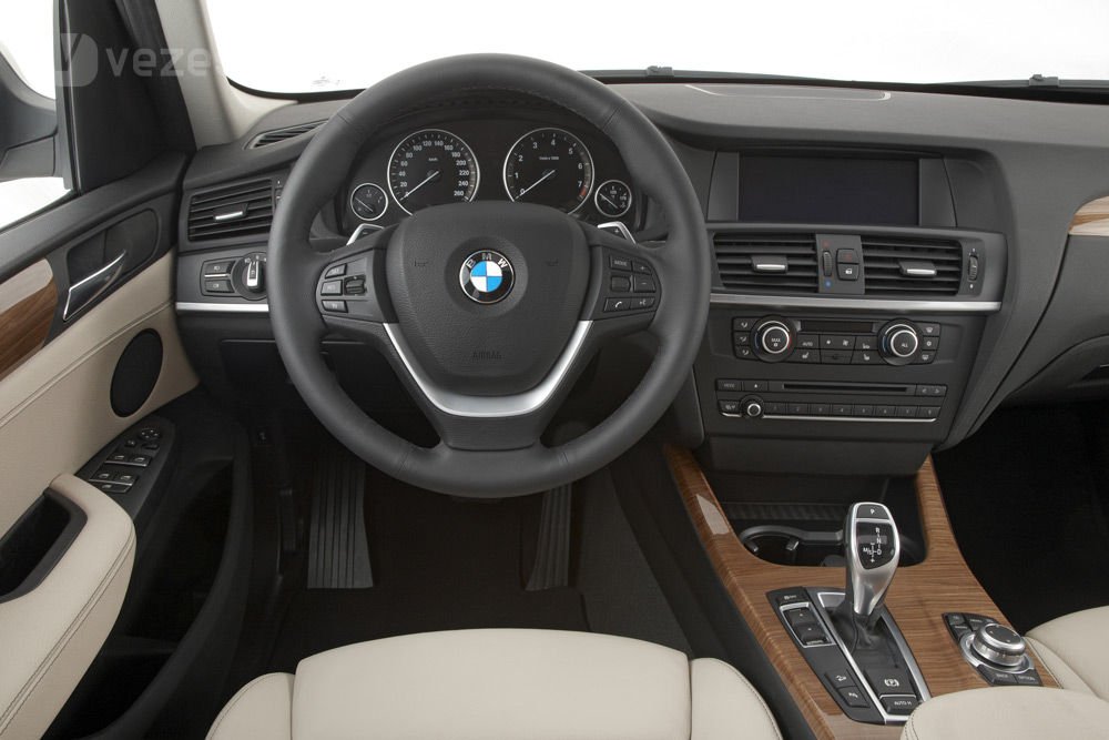 Megérkezett az új BMW X3 13