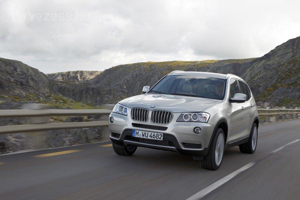 Megérkezett az új BMW X3 24