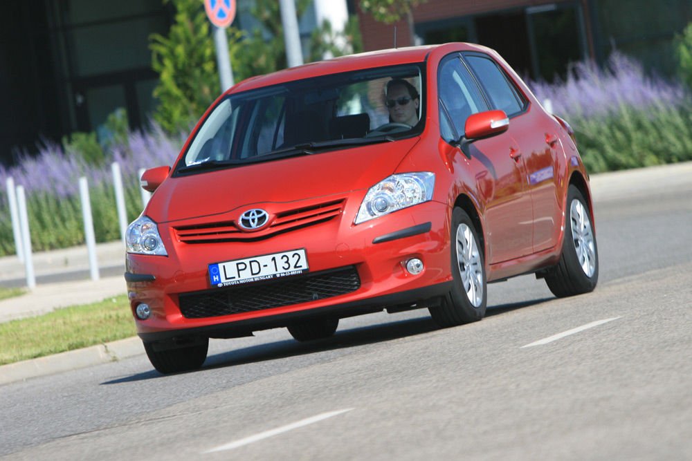 A világszerte népszerű Corolla után az Auris is ugyanazt nyújtja
