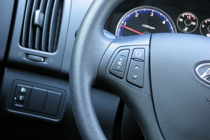 Iszonyú érdes a műanyagkormány