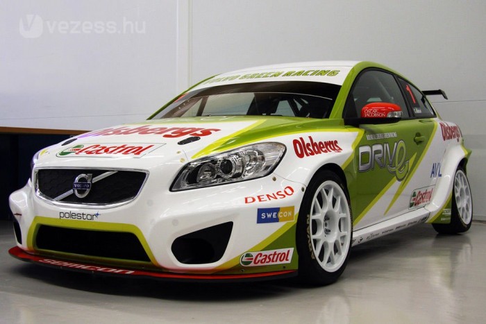 285 lóerő az első keréken 