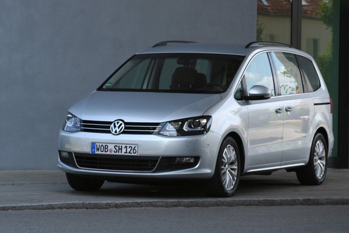 Új családi autó a Volkswagentől 6 | Vezess 30 kilóval könnyebb a karosszéria, pedig 22 centivel hosszabb a Sharan