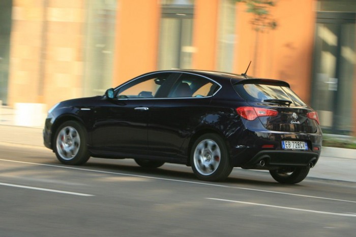 Exkluzív teszt: Alfa Giulietta 2,0 JTD 9 | Vezess Halk és nagystílű autó a Giulietta