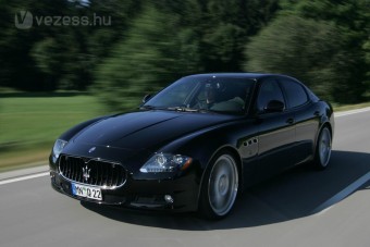 Sportkocsi bújt a Maserati limuzinba