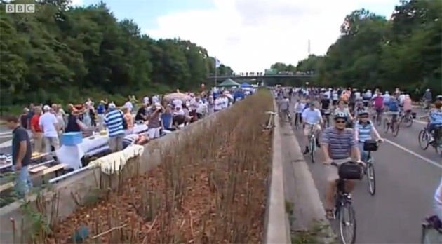 Milliók ünnepeltek a német autópályán