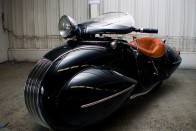 Néha a múlt szebb jövőt fest min a való. Erre jó példa ez a pár kép egy 1930-as motorkerékpárról...