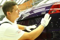 2008-ban kezdődött a dízelmotoros Audi TT-k gyártása Győrött. A dízel TT 7,5 másodperc alatt gyorsul százra, végsebessége 226 km/óra