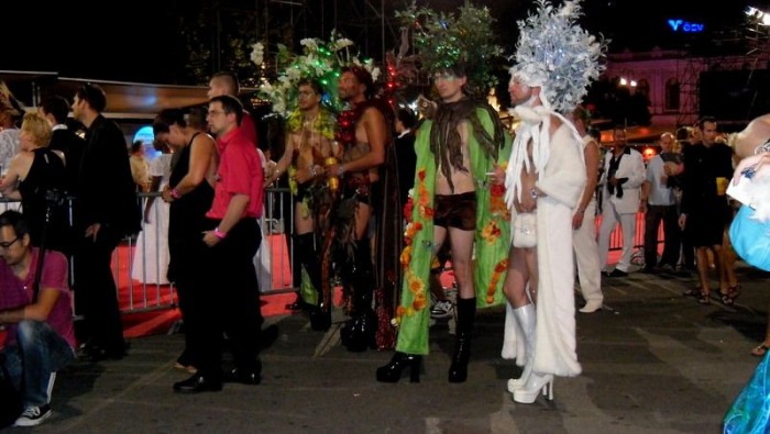 Leugrottak a meccs után egy sörre.