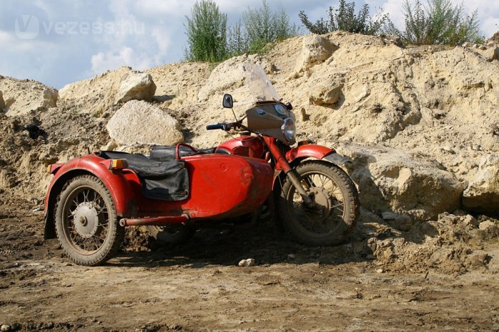 A bányaőr oldalkocsis szörnyetege
