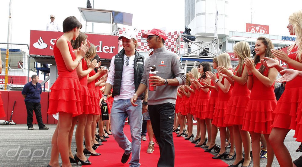 Vettel örül, hogy a Ferrarit cincálják 8