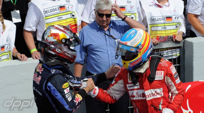 Vettel örül, hogy a Ferrarit cincálják 37 Vettel örül, hogy a Ferrarit cincálják 37
