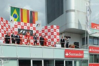 Vettel örül, hogy a Ferrarit cincálják 32