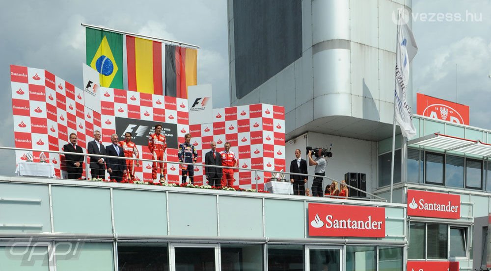 Vettel örül, hogy a Ferrarit cincálják 15