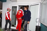 Vettel örül, hogy a Ferrarit cincálják 33