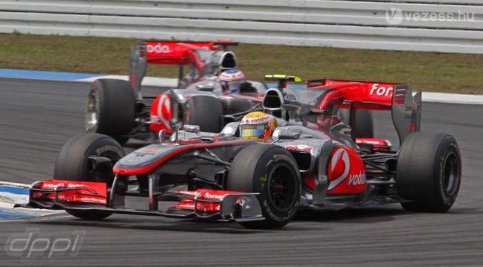 Gyorsan javulnia kell a McLarennek