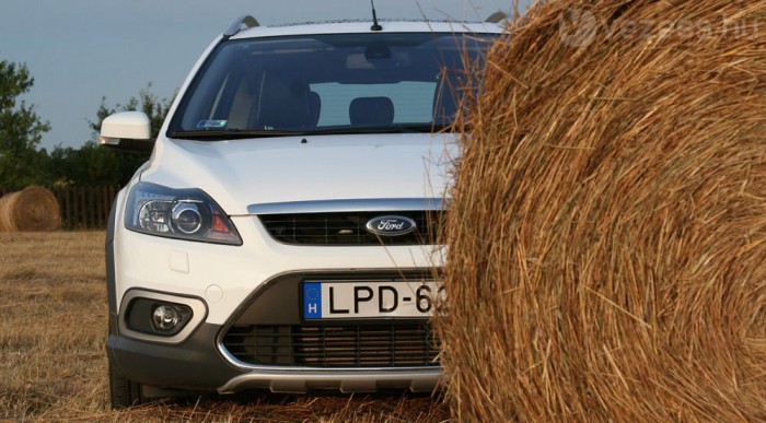 Mit lehet kihozni egy Focusból? 10 | Vezess Felesleges terepre vinni, a Ford nem emelt a hasmagasságon