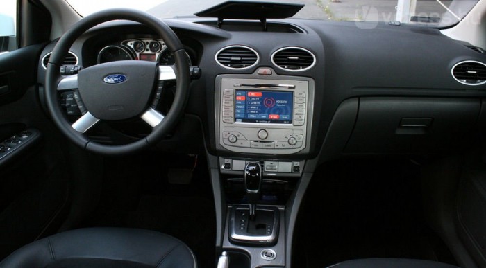 Mit lehet kihozni egy Focusból? 13 | Vezess Felül igényes és puha, lejjebb olcsón kemény a legtöbb műanyag