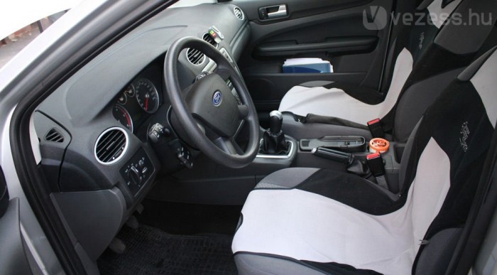 Kényelmesek a Ford ülései, nagyon jó vezetni a Focust
