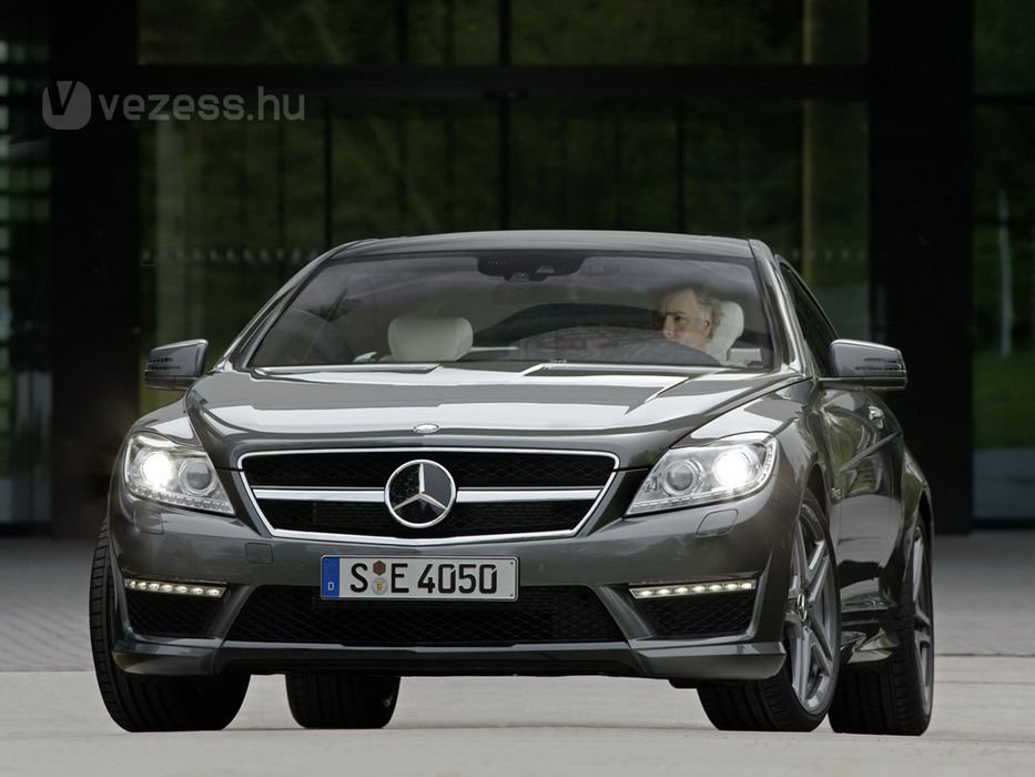 Bekeményített a Mercedes luxuskupéja 7