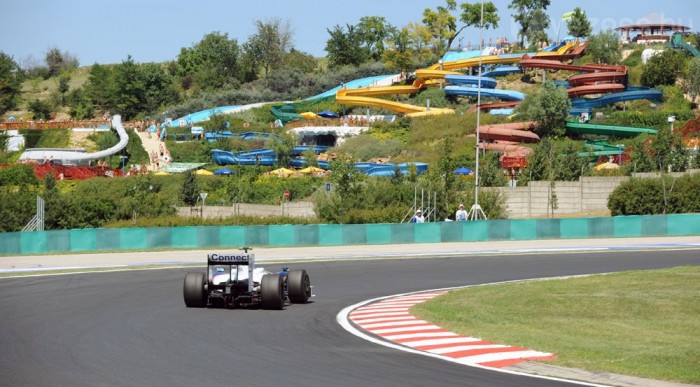 Ferihegy/Budapest dél felől a most átadott M31-en és az M3-ason közelíthető meg Mogyoród