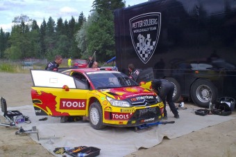 Solberg száguld a finn erdőben