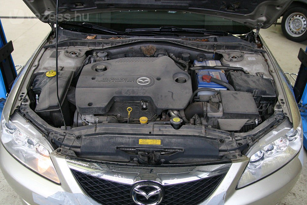 Irgalom, a családi szolgálat súlya alatt nyögő Mazda6-os kilométerórája nemrég átlépte a bűvös százezer kilométeres határt. Irány tehát a szerviz.
