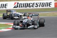 Rosbergnek kevesebb gondja van a keskeny első gumival, mint Schumachernek