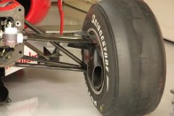 Az F1-ben nem a piros féknyereg a tuning, inkább a masszív tárcsahűtés