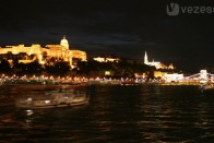 Ilyen szépet kevés fővárosban látni. A Dunán meglepően nagy volt a hajóforgalom