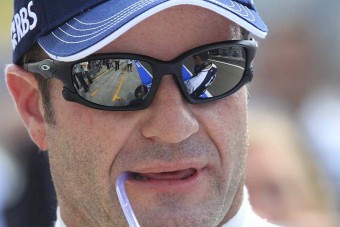 Csak puszit nem kapott Barrichello