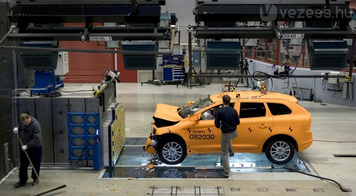 40 éve kutatja törött autóit a Volvo 7 | Vezess 40 éve kutatja törött autóit a Volvo 7