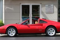 Ferrari 308 GTS - Magnum haját ebben borzolta a menetszél