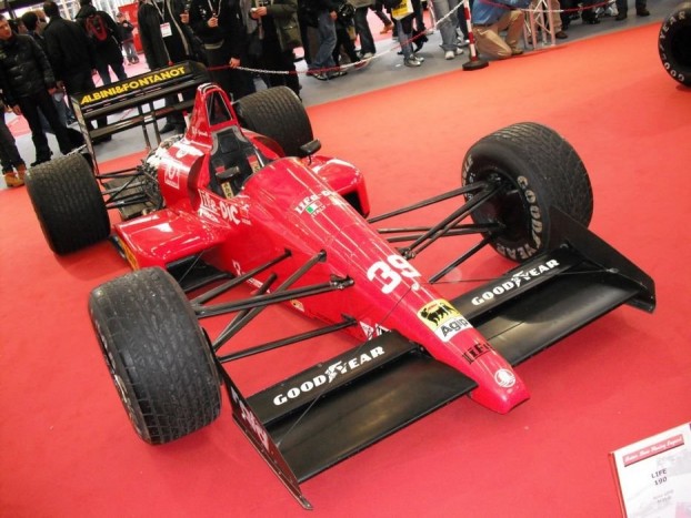 A Ferrari hasonmás Life F190 - a mogyoródi versenyhétvégén Bruno Giacomelli ült a volán mögött, de nem sikerült kvalifikálnia a futamra