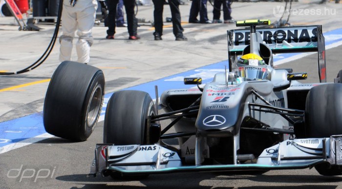 F1: Kemény büntetések a Renault-nak és a Mercinek 6