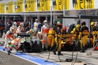 F1: Kemény büntetések a Renault-nak és a Mercinek 98